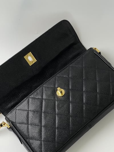 Chanel 荔皮圓logo側背包11