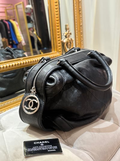 Chanel黑銀保齡球包1