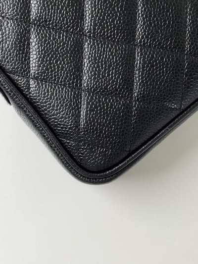 Chanel 荔皮圓logo側背包9