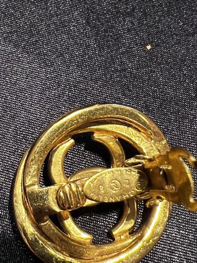 Chanel立體鏤空耳夾3