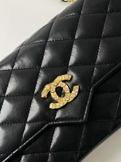 Chanel 萊茵石信封包12