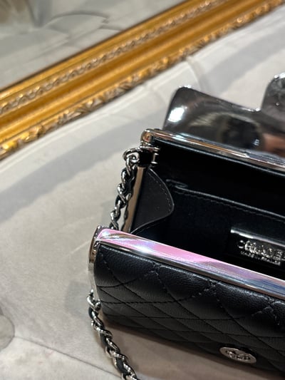 Chanel黑銀秀款晚宴包9