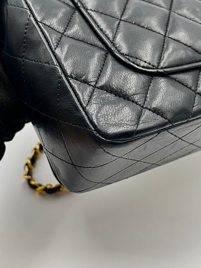 Chanel大logo黑金口蓋包7