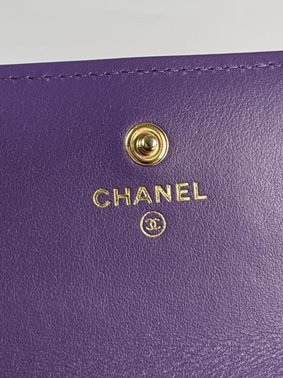 Chanel魔幻紫19短夾13