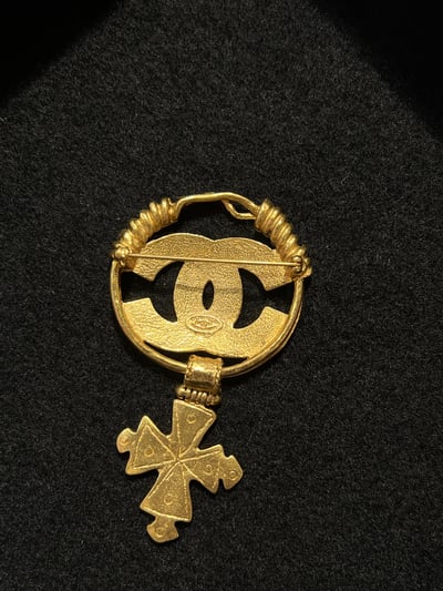 Chanel花型十字架胸針2