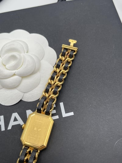 Chanel黑金首映錶M7