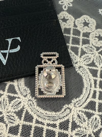 Chanel水鑽蝴蝶節香水瓶胸針2