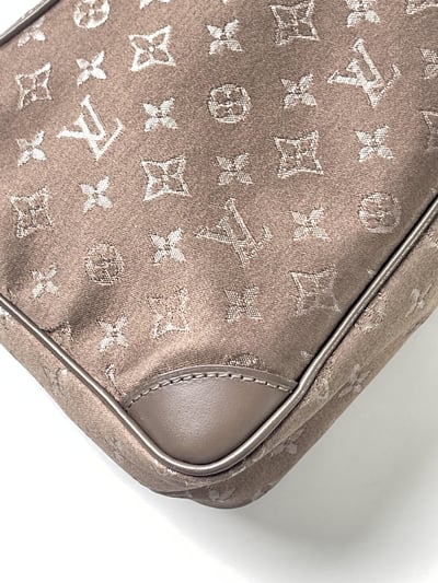 LV 奶咖緞面暗紋hobo9