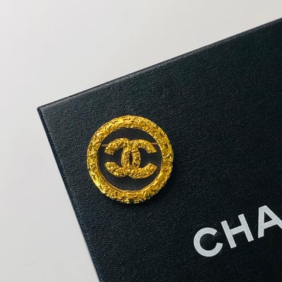 Chanel 熔岩透明圓胸針1