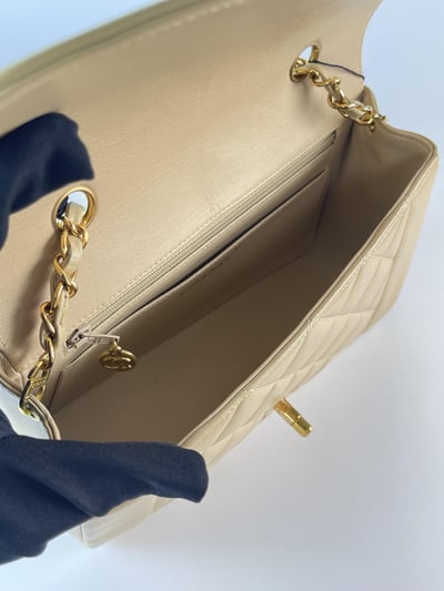 Chanel奶茶色黛妃2211