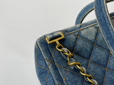 Chanel牛仔後背包10