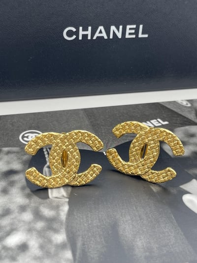 Chanel毛呢編織耳夾1