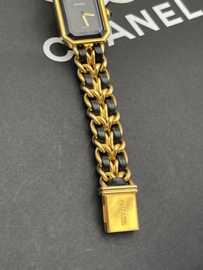 Chanel黑金皮穿首映錶L4