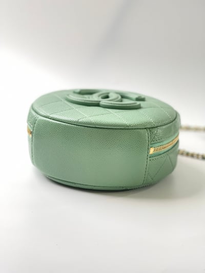 Chanel 淺綠手提圓餅包7