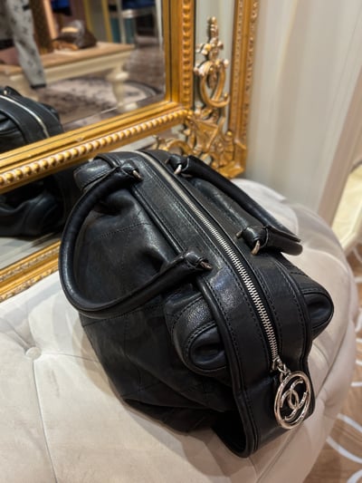 Chanel黑銀保齡球包6