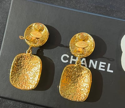 Chanel圓logo垂墜方耳夾2