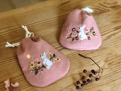 刺繡與生活布作課：花草小兔刺繡束口袋1