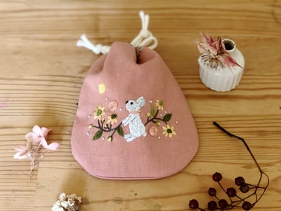 刺繡與生活布作課：花草小兔刺繡束口袋5