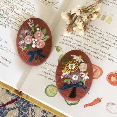 刺繡與生活布作課：花朵刺繡胸針2