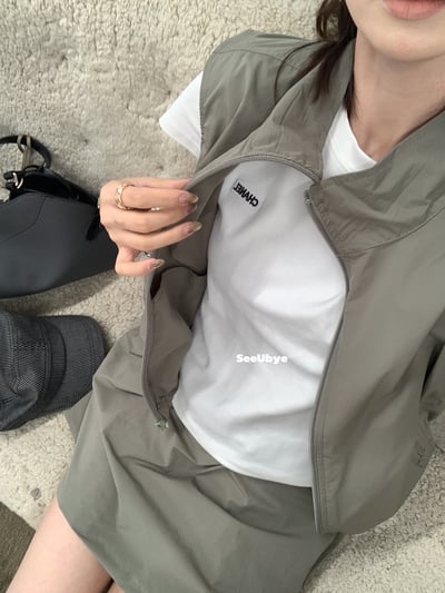 一件萬年小香白tee3