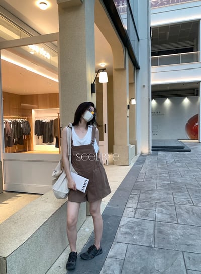 一條不挑人的軟牛仔背帶短褲5