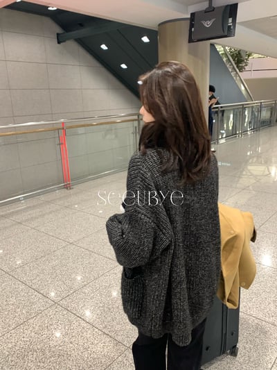 老錢v領深灰毛衣外套 很重工一件6