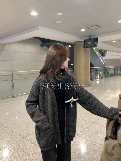 老錢v領深灰毛衣外套 很重工一件1