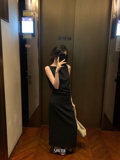 一雙小眾的藏青緞面夾腳拖7