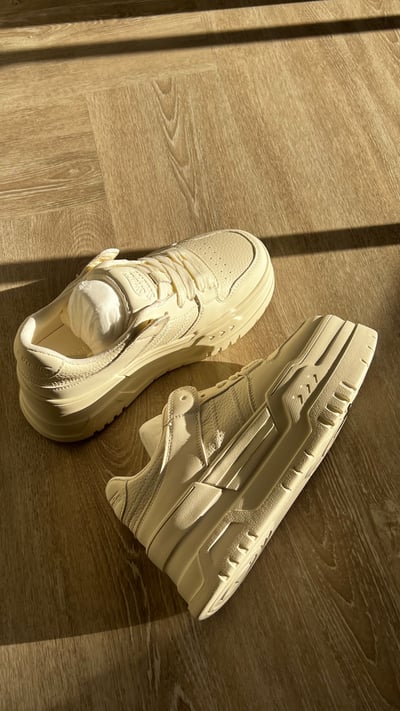 L115 輕盈厚底小白鞋1