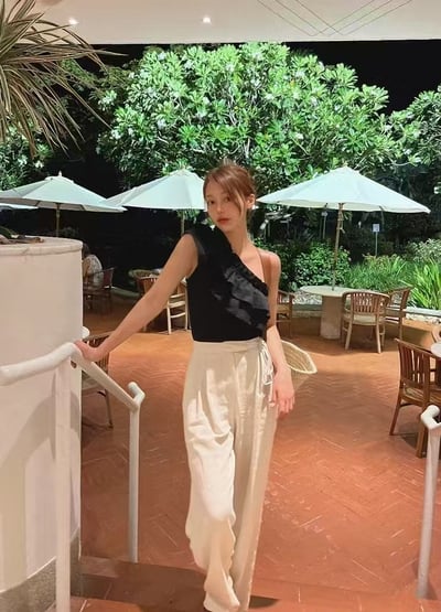 O20 正韓單邊落肩上衣2