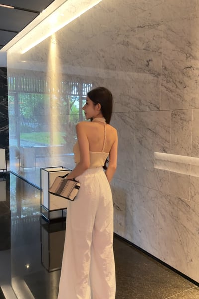優雅垂墜露背吊帶9