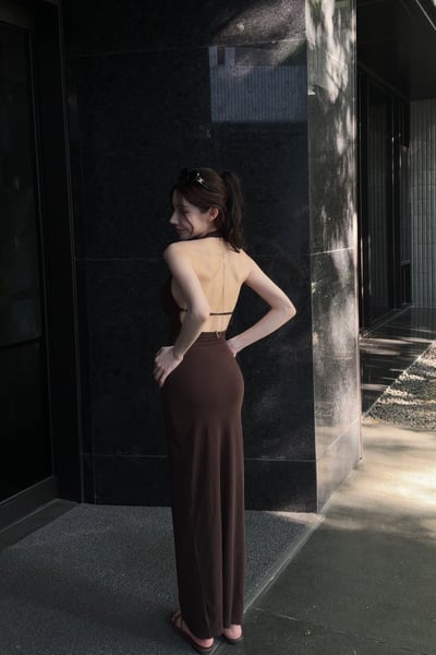 微醺垂墜露背長洋裝4