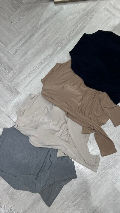 L147 半高領側面抓皺1