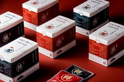 【莊廣和堂轉大人®萃滴精】宅配體驗｜漢方草本古法萃煉滴雞精♥大人與小孩都可飲用滴雞精☻加熱飲用或入菜料理也都超美味，阿祖的智慧-伴隨三胞胎關鍵時刻-萃滴精（少男 / 少女）10入/盒，價值$4080，招募10位2