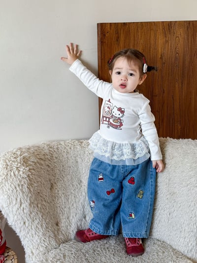Kitty拼接蕾絲上衣/刺繡牛仔褲1