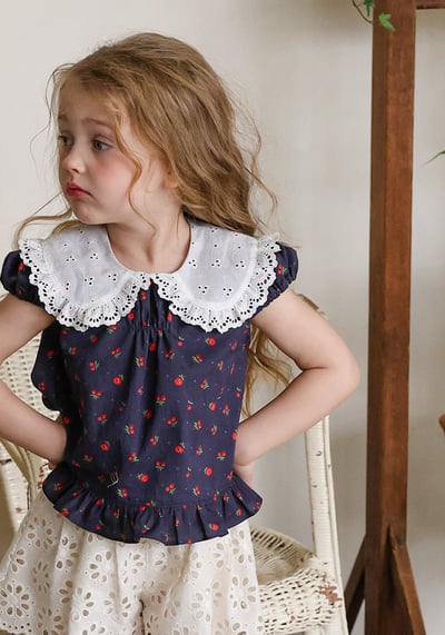 032332雕花領花上衣(兩色)6