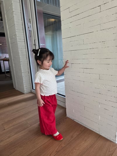 032610捲邊點點上衣(兩色)6