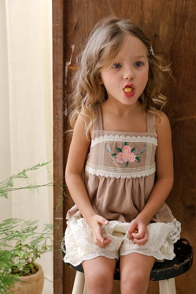 032304刺繡花上衣(咖)4