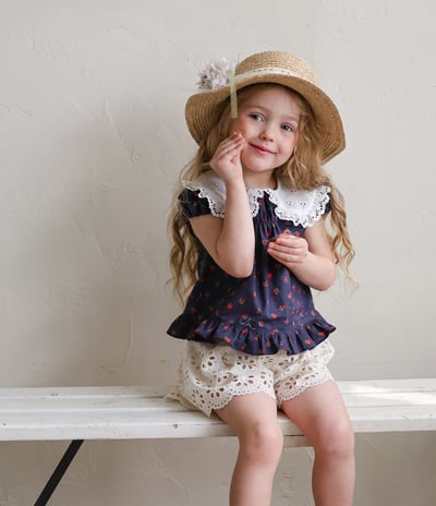 032332雕花領花上衣(兩色)5