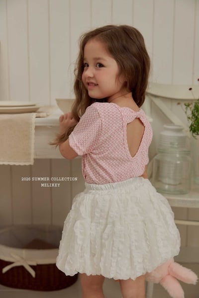 040136背後造型上衣(兩色)1