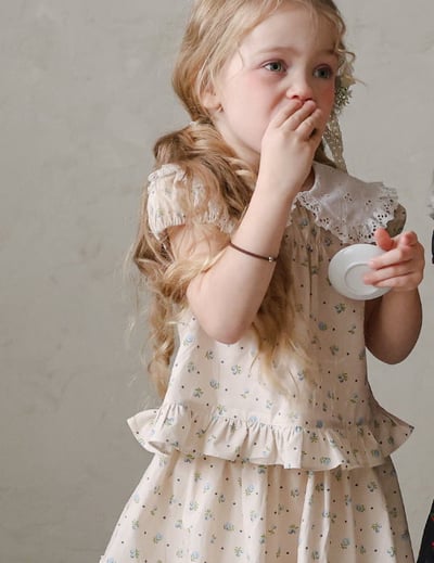 032332雕花領花上衣(兩色)8