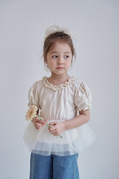 032707花邊造型上衣(兩色)9