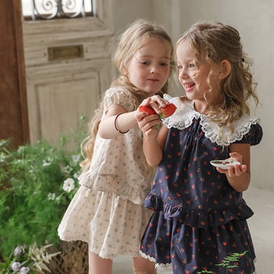 032332雕花領花上衣(兩色)1