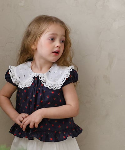 032332雕花領花上衣(兩色)7