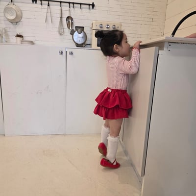 11209紅點點捲邊上衣2