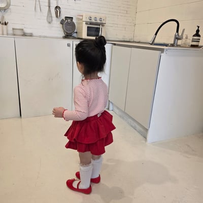 11209紅點點捲邊上衣4