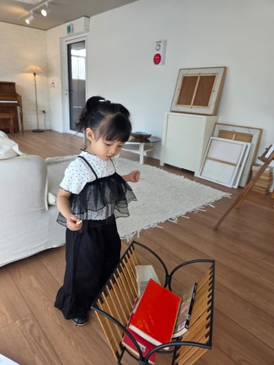 032610捲邊點點上衣(兩色)4