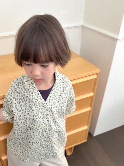 042525翻領花上衣(兩色)9