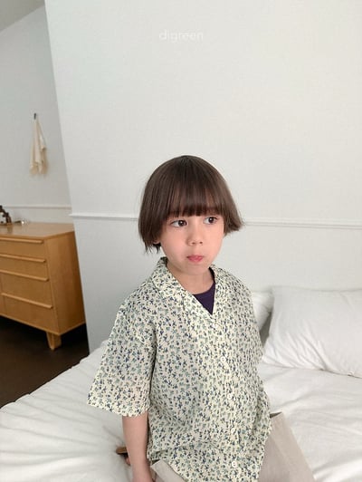 042525翻領花上衣(兩色)10