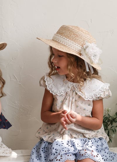 032332雕花領花上衣(兩色)9